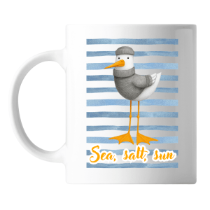 Taza con rayas azules, gaviota vestida y texto “Sea, salt, sun”.