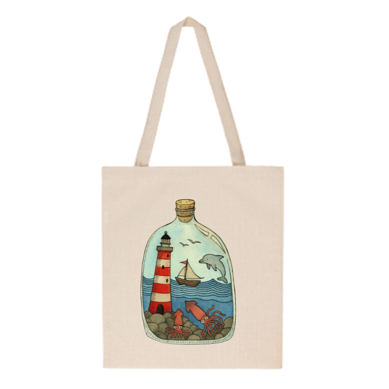 Tote bag con diseño de faro, delfín, velero y calamares dentro de una botella ilustrada – Colección Marinera